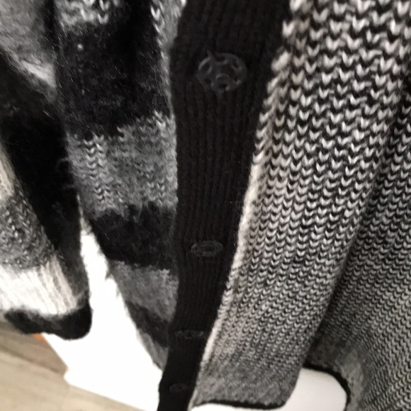 TORRID FUZZY SWEATER CARDIGAN BLACK, GREY & WHITE SIZE 1X NEW W/OUT TAGS - Picture 6 of 9